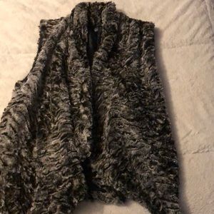 Buckle BKE Boutique Faux Fur Vest